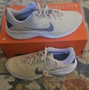 New Nike Flex Experience RN 11 Women Run Size 9 Color Sand